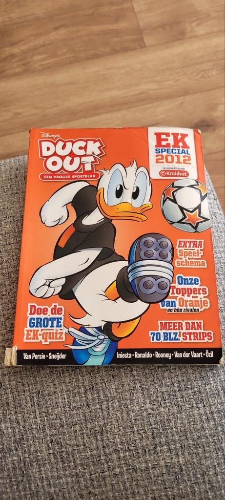 Donald Duck Duck Out EK Special 2012 Voetbal stripboek, Ophalen of Verzenden, Gelezen, Overige typen