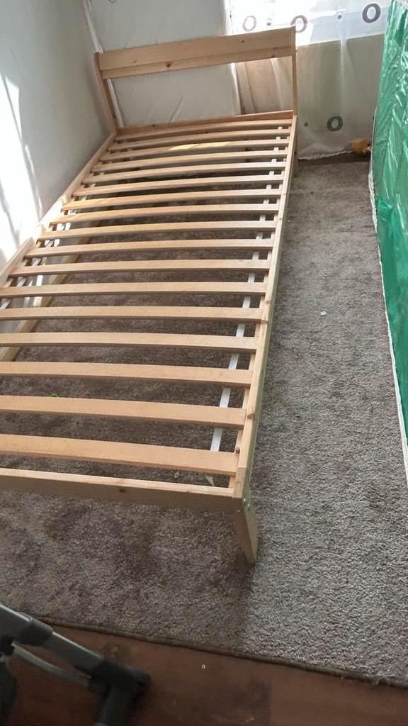 IKEA Bedframe 90 x 200 cm, Huis en Inrichting, Slaapkamer | Bedden, Zo goed als nieuw, Eenpersoons, 90 cm, 200 cm, Hout, Beige