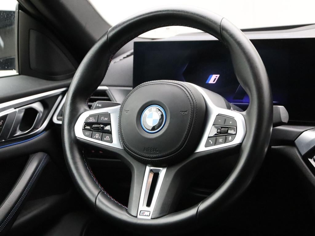 BMW i4 M50 High Executive 84 kWh Soh 95% (bj 2022), Auto's, BMW, Blauw, 2190 kg, 508 km, 1600 kg