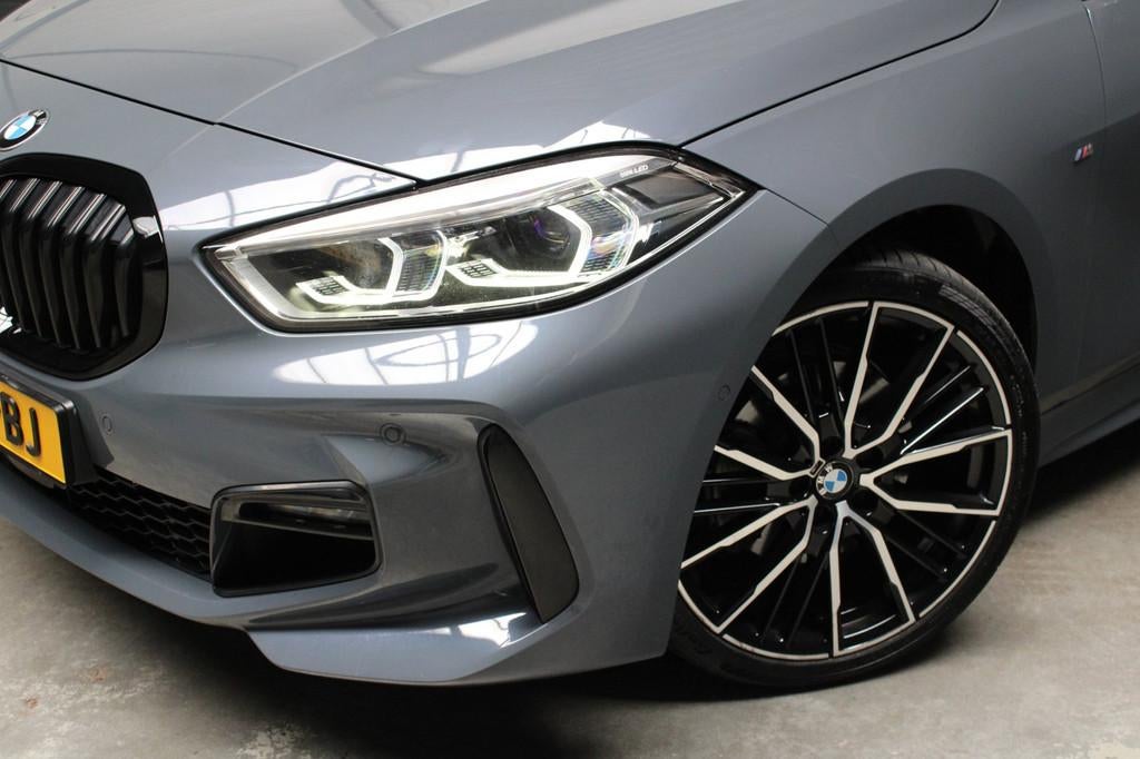 BMW 1-serie 118i M-Sport l Pano Virtual Camera Carplay, Auto's, Lichtsensor, Gebruikt, Origineel Nederlands, Bedrijf