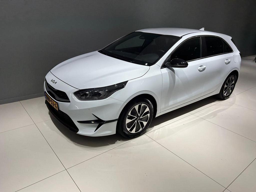 KIA Ceed 1.0 T-GDi 100pk Design Edition, 12 maanden, Gebruikt, Leder en Stof, Wit
