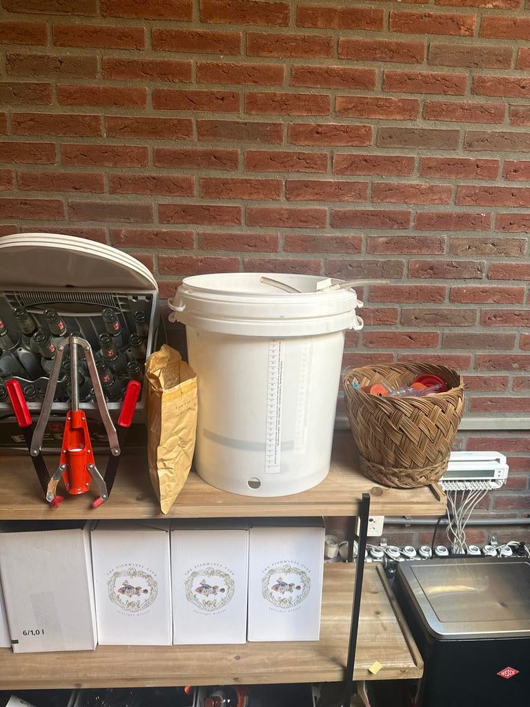Brouw emmer met watersloten en flessenafvuller, Ophalen, Gebruikt
