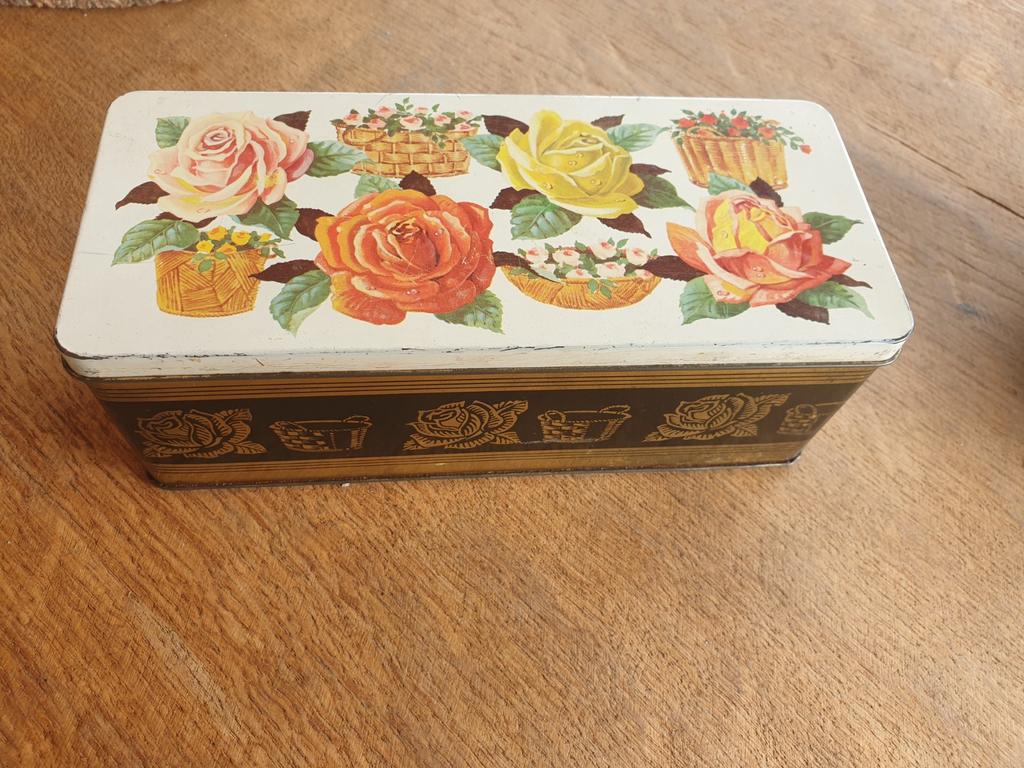 Blikken doos met rozenmotief, Verzamelen, Blikken, Ophalen of Verzenden