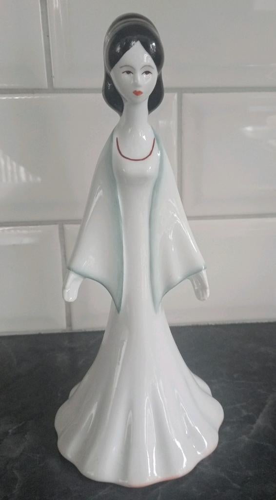 Porseleinen beeldje vrouw  stola Budapest Aquincum Porselein, Ophalen, Zo goed als nieuw, Mens