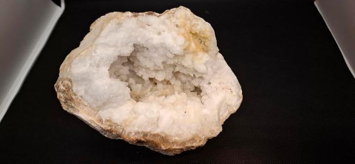 Geode cluster bergkristal 2kg, Verzamelen, Mineralen en Fossielen, Ophalen of Verzenden