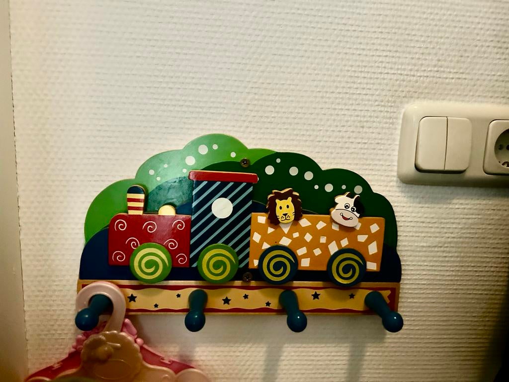 Houten kinderkapstok trein met dieren, Ophalen of Verzenden, Gebruikt, Kapstokje