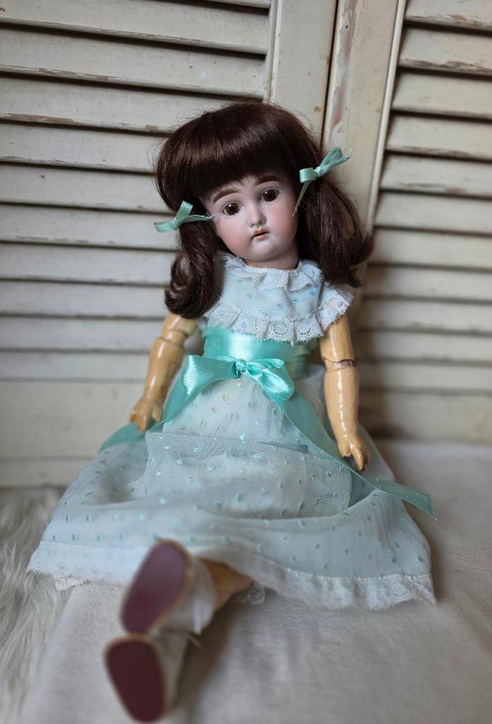 Antieke pop, klein snoezig meisje august steiner, Verzamelen, Poppen, Gebruikt, Pop, Ophalen