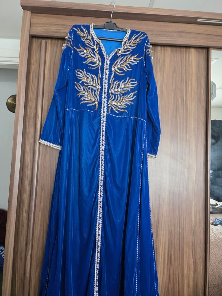 Elegante blauwe fluwelen kaftan met gouden bordu borduursels, Overige typen, Blauw, Maat 42/44 (L), Nieuw