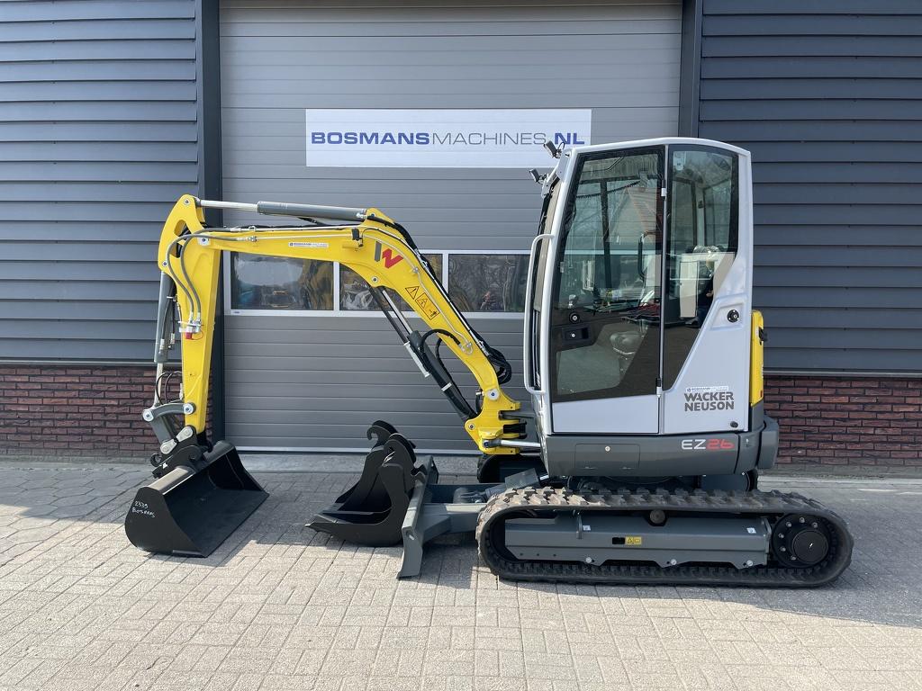 TE HUUR Neuson EZ26 minigraver 2.7 T vanaf €69 per dag