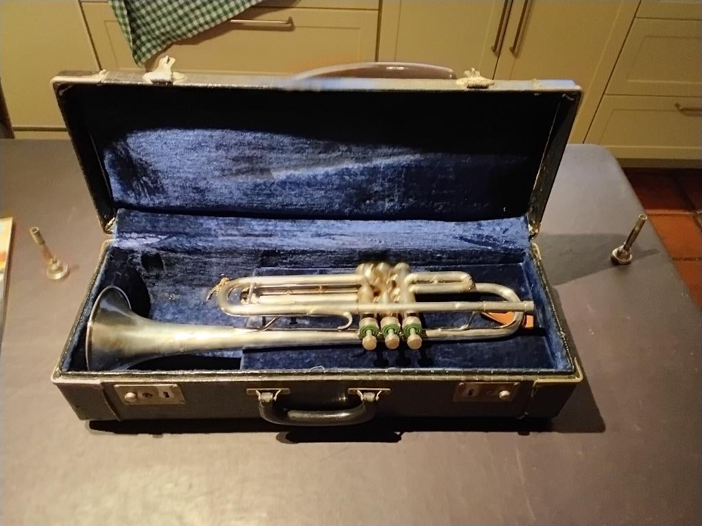 Trompet, Muziek en Instrumenten, Ophalen, Gebruikt, Bes-trompet, Met koffer