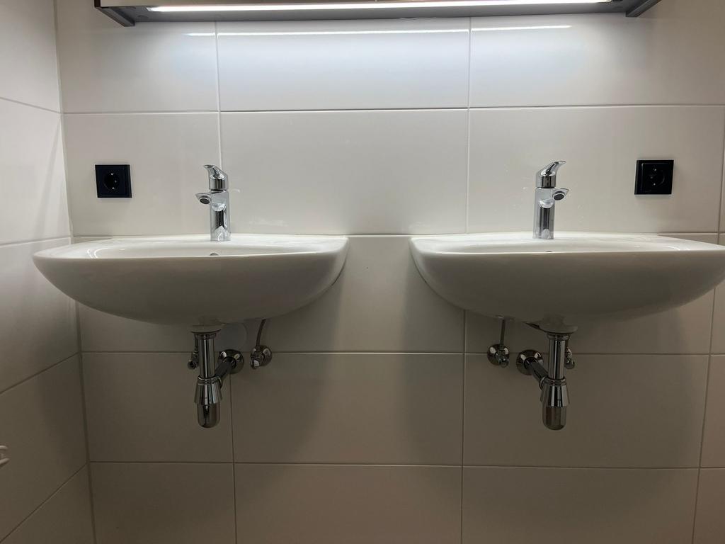 2 Villeroy & Boch wastafels, Ophalen, 50 tot 100 cm, Minder dan 100 cm, Wasbak of Wastafel