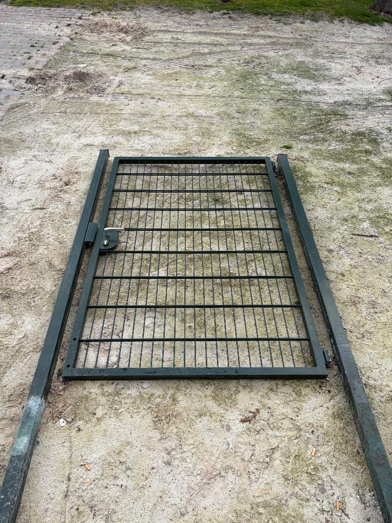 Enkele poort dubbelstaafhekwerk poort, Ophalen, Zo goed als nieuw, Looppoort, 150 tot 200 cm