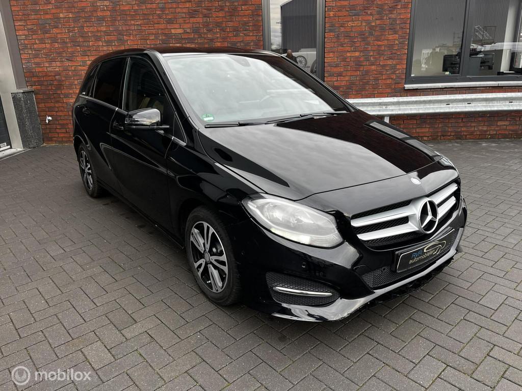 Mercedes B-klasse 180 LEER/NAVI/CRUISE/PDC/SCHADE, Voorwielaandrijving, Gebruikt, 4 cilinders, Lichtsensor