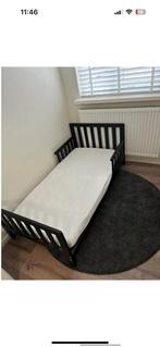 Peuterbed zwart inclusief matrasje, Ophalen of Verzenden, Zo goed als nieuw, 140 tot 160 cm, 70 tot 85 cm