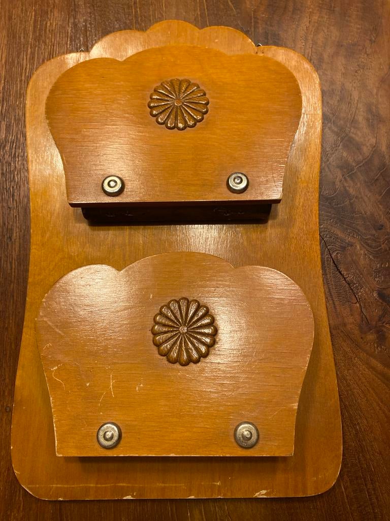 Houten krantenbakje voor aan de muur, Ophalen of Verzenden, Gebruikt