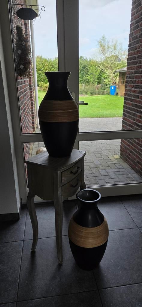 2 zwarte vazen, Tuin en Terras, Bloembakken en Plantenbakken, Ophalen, Zo goed als nieuw, Rond, Minder dan 30 cm