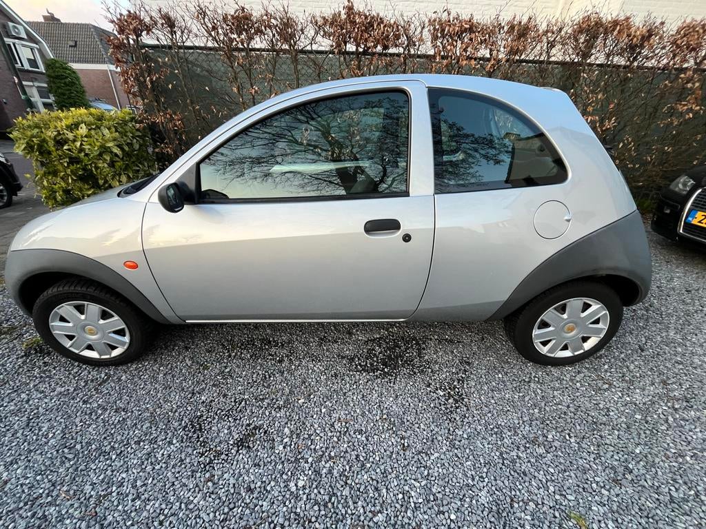 Ford Ka 1.3 I 44KW 2003 Grijs centennial, Auto's, Voorwielaandrijving, 1299 cc, 31 €/maand, 4 cilinders