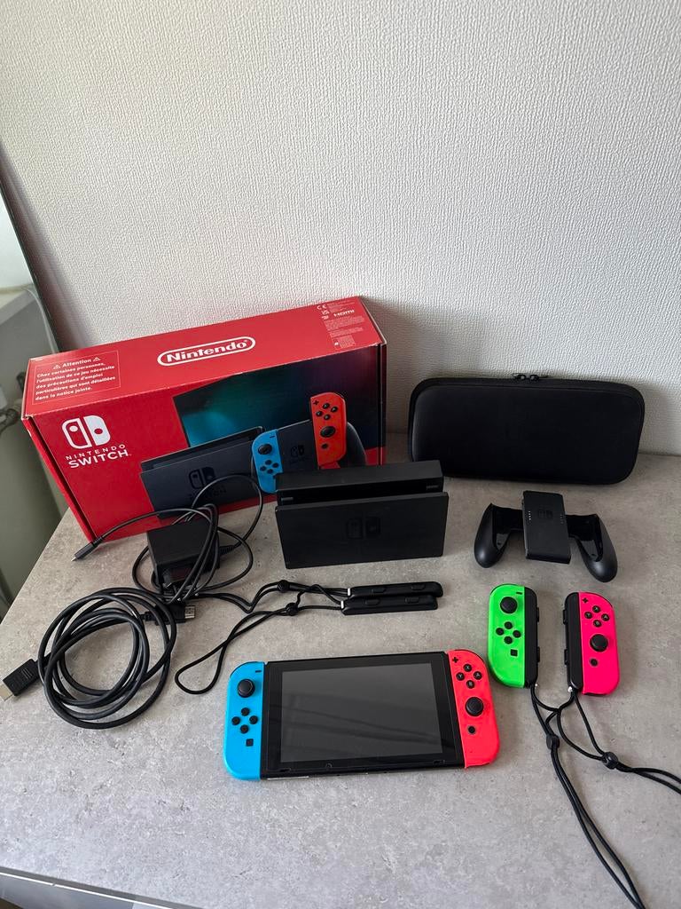 Nintendo Switch compleet met 4 Joy-Cons + case, Spelcomputers en Games, Spelcomputers | Nintendo Switch, Ophalen of Verzenden