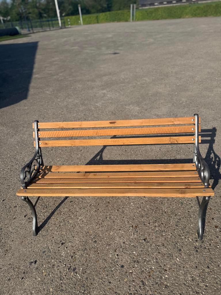 Gerenoveerde tuinbank met gietijzeren frame, Ophalen, Zo goed als nieuw, Hout