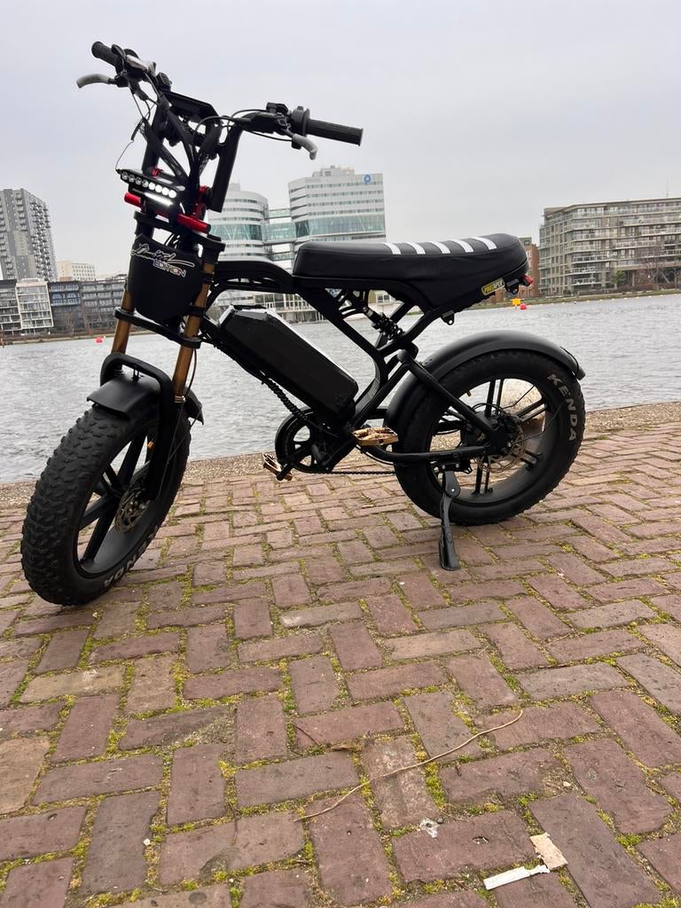 Ouxi v20 custom rijd top in goede staat, Ophalen of Verzenden, Zo goed als nieuw