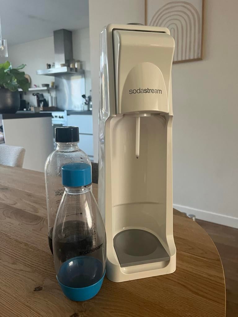 SodaStream met 2 petflessen, Ophalen of Verzenden, Gebruikt