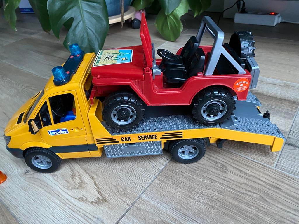 Bruder sleepwagen met jeep en poppetje, Kinderen en Baby's, Speelgoed | Speelgoedvoertuigen, Ophalen of Verzenden, Zo goed als nieuw