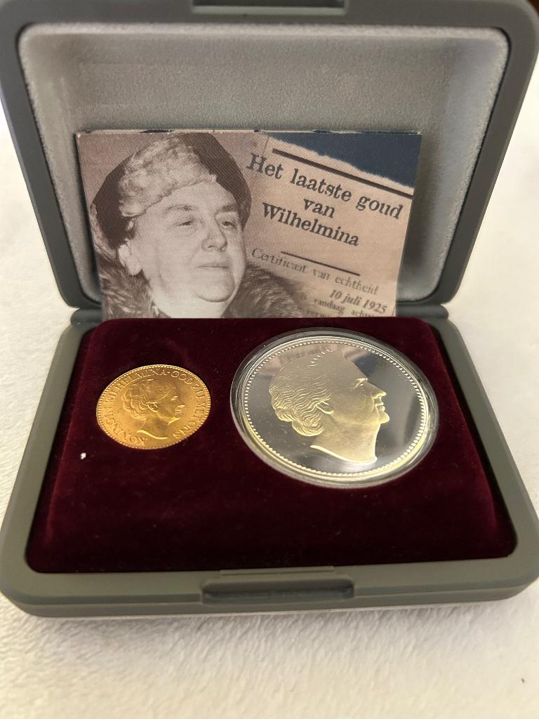 Nederlands Gouden Tientje van Wilhelmina en herdenkingmunt., Postzegels en Munten, Munten | Nederland, Setje, 10 gulden, Koningin Wilhelmina