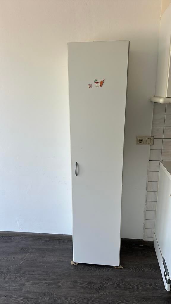 Witte kast met planken GRATIS, Ophalen, Zo goed als nieuw