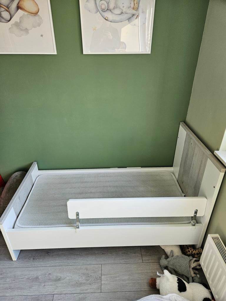 Complete babykamer: meegroeibed, commode, hangplank, Ophalen, Nieuw, Jongetje of Meisje