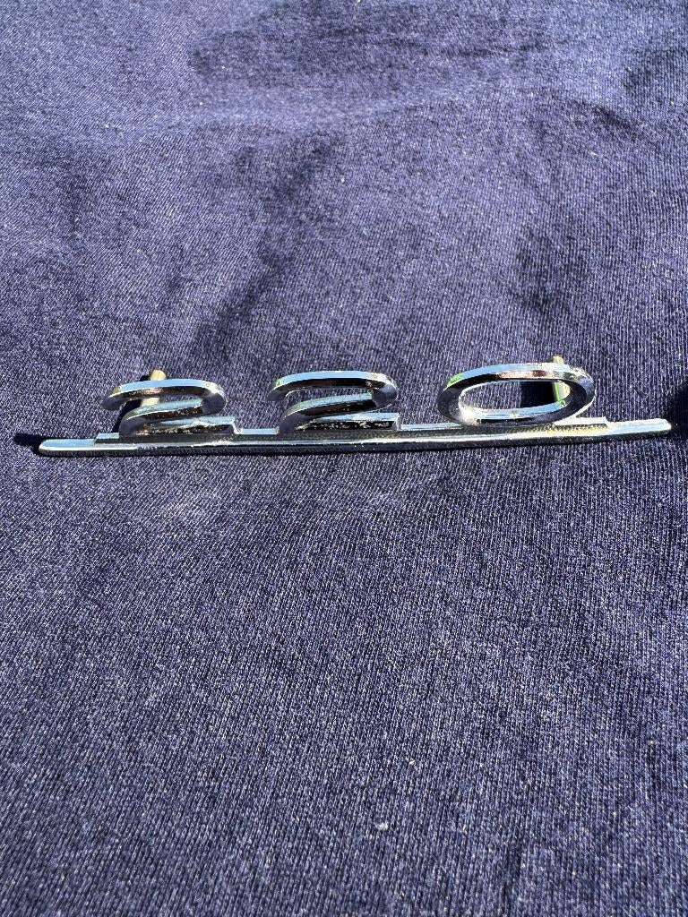 Origineel Mercedes 220 embleem W111 W110 Heckflosse, Auto-onderdelen, Ophalen of Verzenden, Gebruikt, Mercedes-Benz
