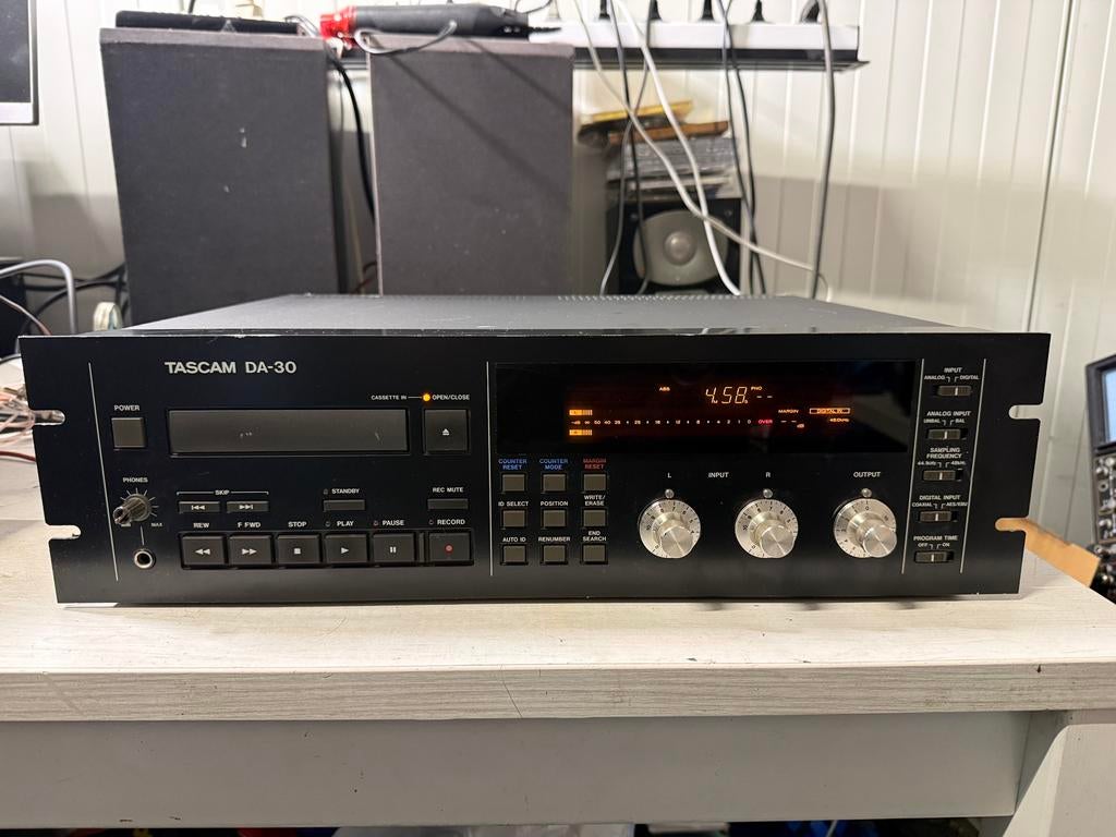 Tascam DAT DA-30 ( lees ), Audio, Tv en Foto, Cassettedecks, Overige merken, Tascam, Ophalen of Verzenden, Tascam