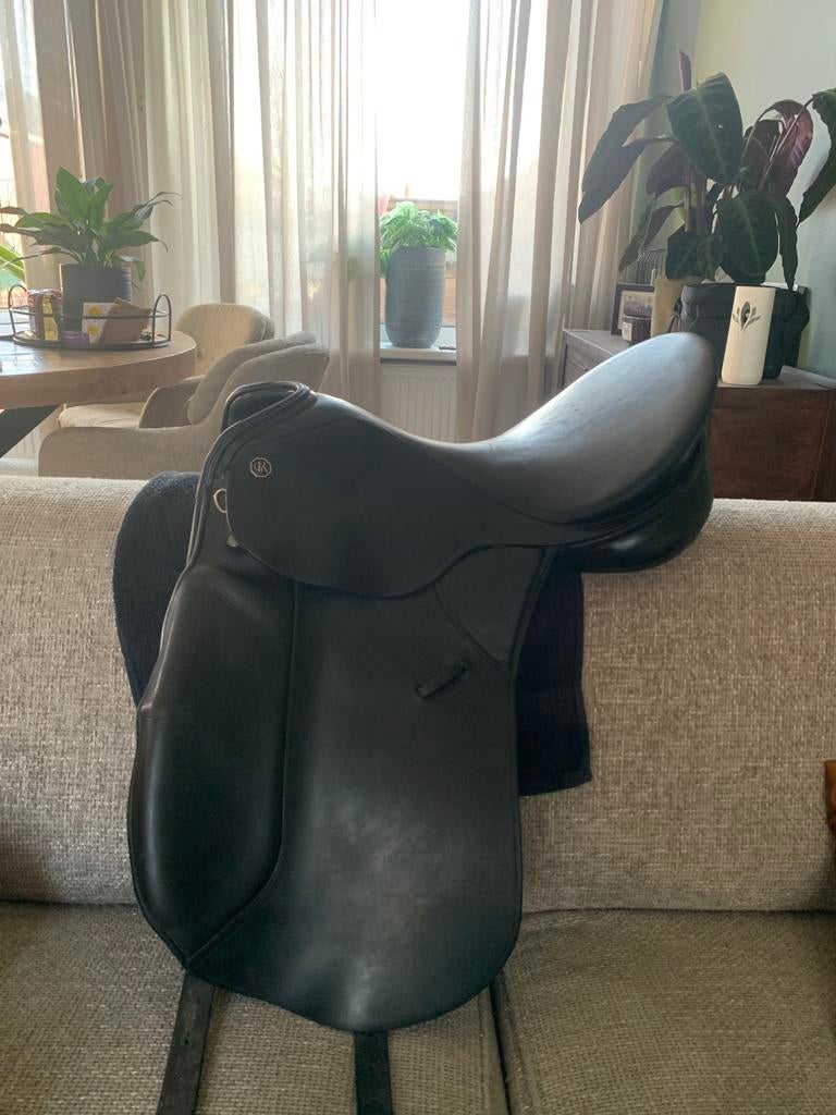 Kieffer 18 inch dressuurzadel, Dieren en Toebehoren, Paarden en Pony's | Zadels, Ophalen of Verzenden, Zo goed als nieuw, Dressuur