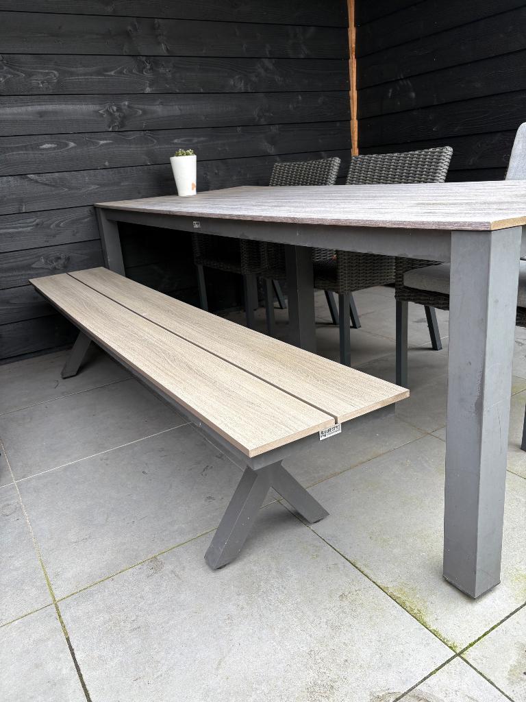 Tuintafel + bank en stoelen, Ophalen, Kunststof, 6 zitplaatsen, Zo goed als nieuw
