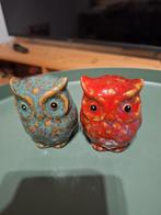 2 uiltjes van steen Blauw en rood, Ophalen of Verzenden, Nieuw, Vogel, Beeldje of Figuurtje