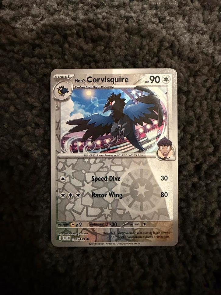 Corvisquire 134/159 - Scarlet & Violet Journey Together, Hobby en Vrije tijd, Verzamelkaartspellen | Pokémon, Nieuw, Losse kaart