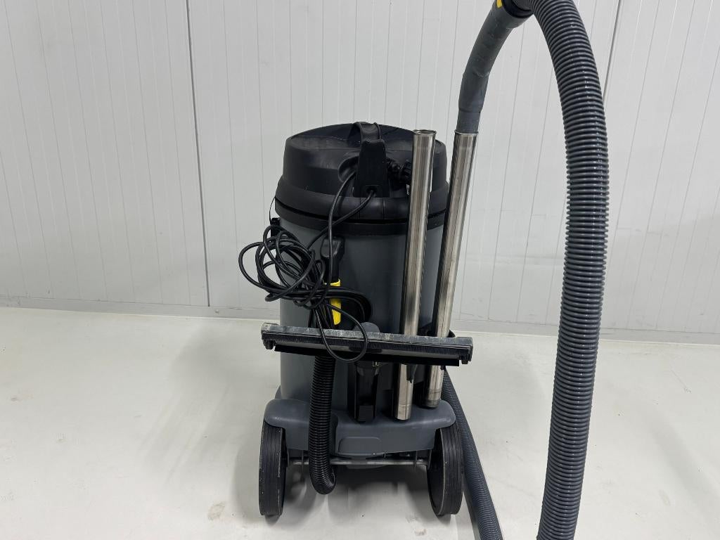 KARCHER NAT/DROOG STOFZUIGER NT 48/1 DEMO, Ophalen of Verzenden, Zo goed als nieuw, Waterstofzuiger, Reservoir