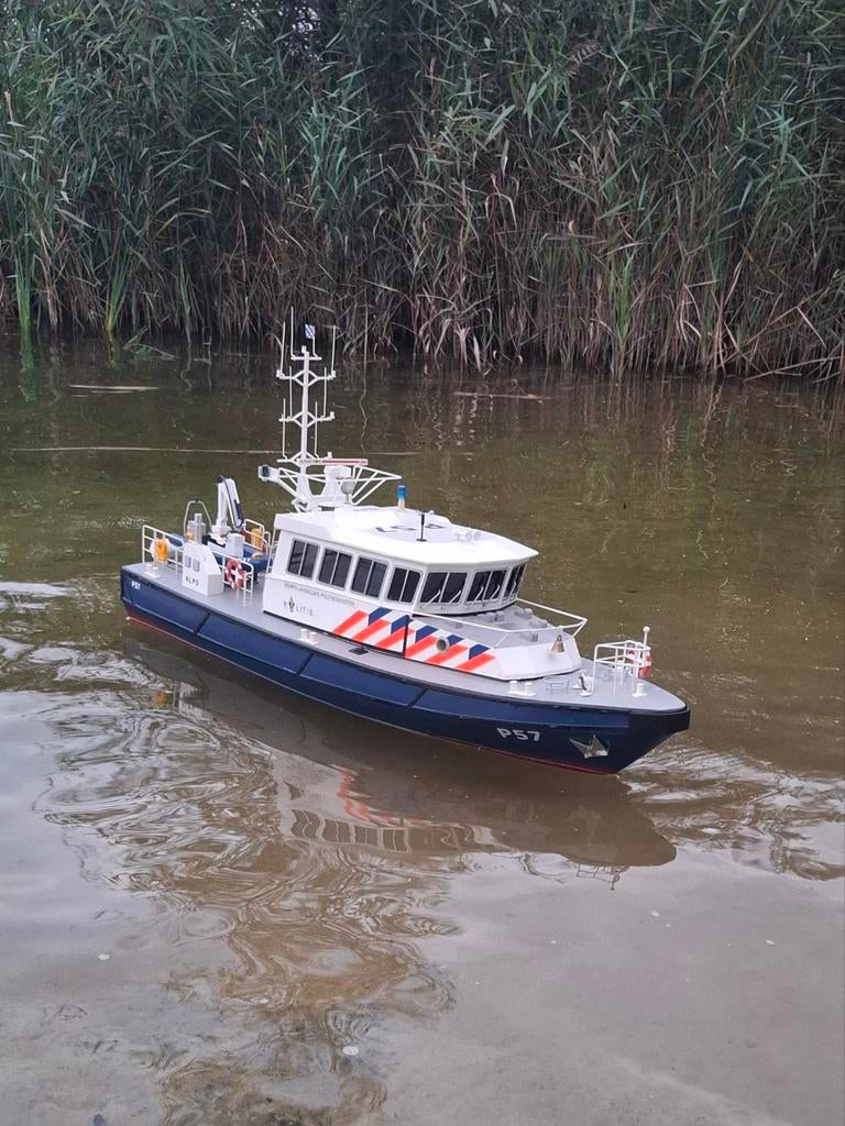 GEZOCHT RC POLITIE BOOT COLORIKITS, Hobby en Vrije tijd, Ophalen