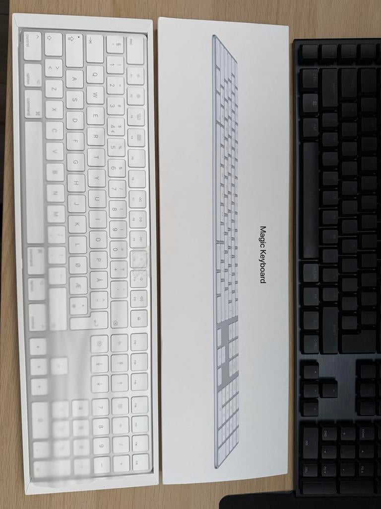 Apple Magic Keyboard met numeriek toetsenblok (Noors), Computers en Software, Toetsenborden, Ophalen of Verzenden, Overige indelingen