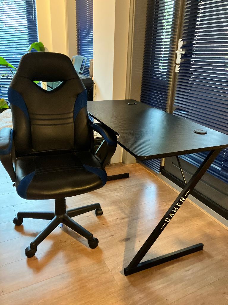 Game bureau + bureaustoel, Ophalen, Gebruikt, Zwart, Gaming bureaustoel