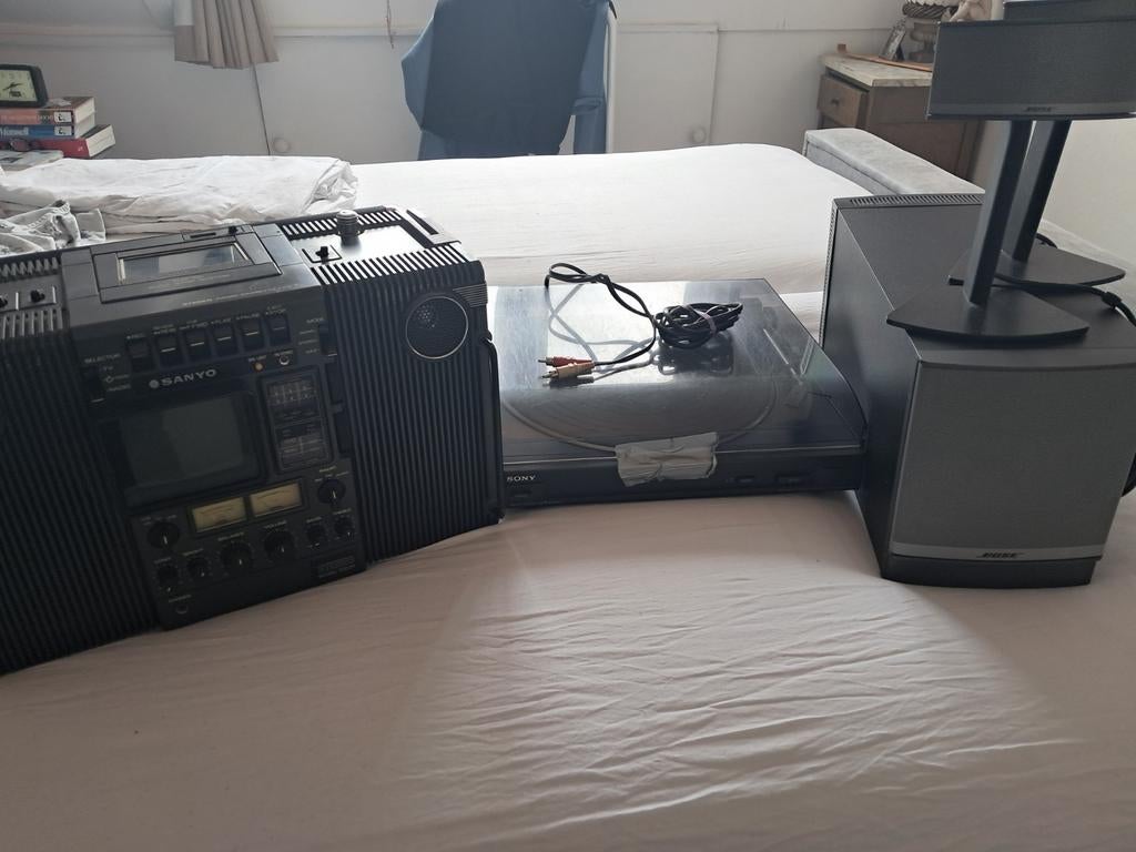 Sanyo cassettespeler,radio,tv/Sony platenspeler en Bose boxj, Ophalen