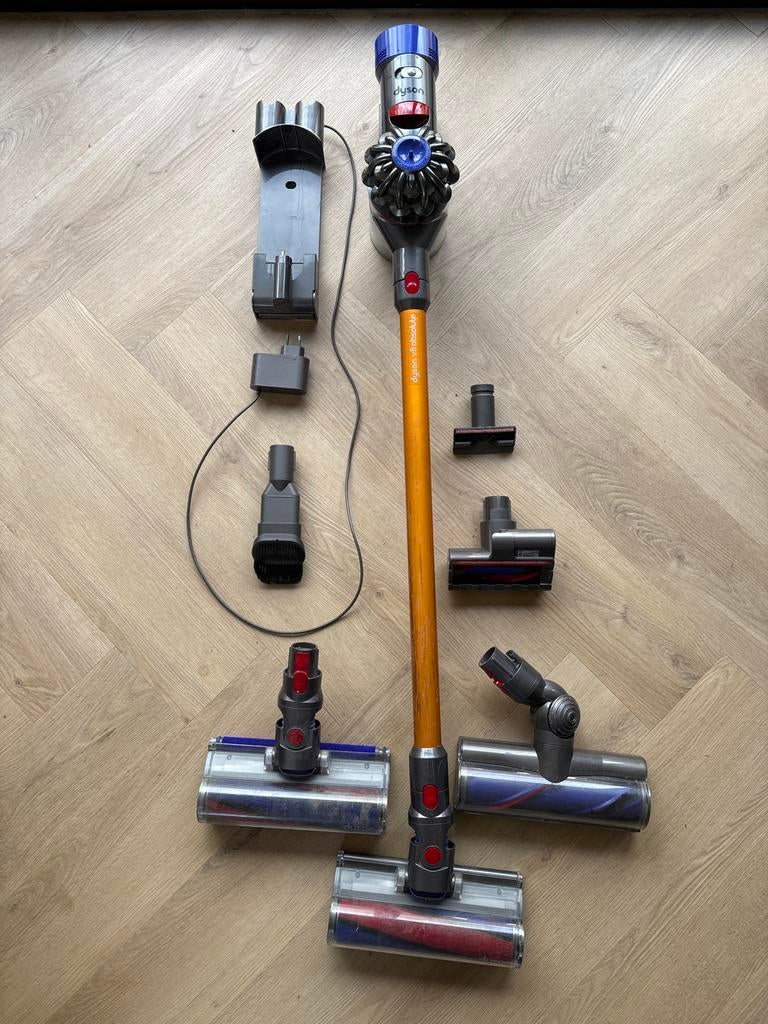 Dyson V8 Absolute Draadloze Stofzuiger met Accessoires, Witgoed en Apparatuur, Stofzuigers, Ophalen, Gebruikt, Reservoir, Stofzuiger