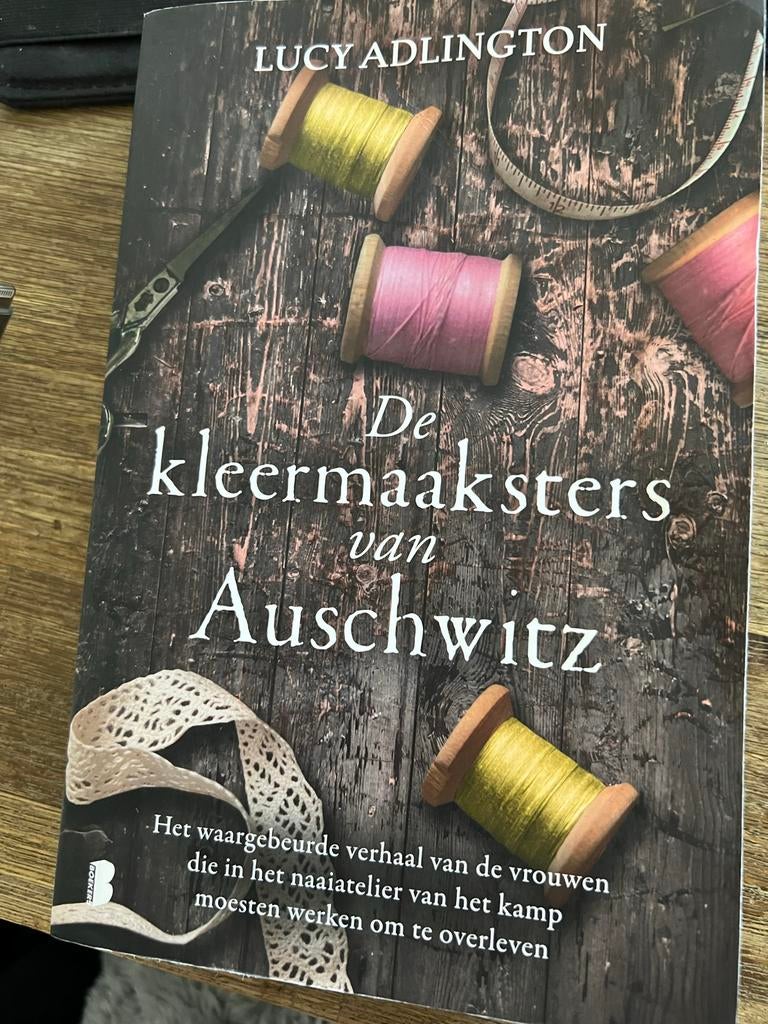 De kleermaaksters van Auschwitz: Waargebeurd verhaal, Boeken, Oorlog en Militair, Ophalen of Verzenden, Tweede Wereldoorlog, Gelezen