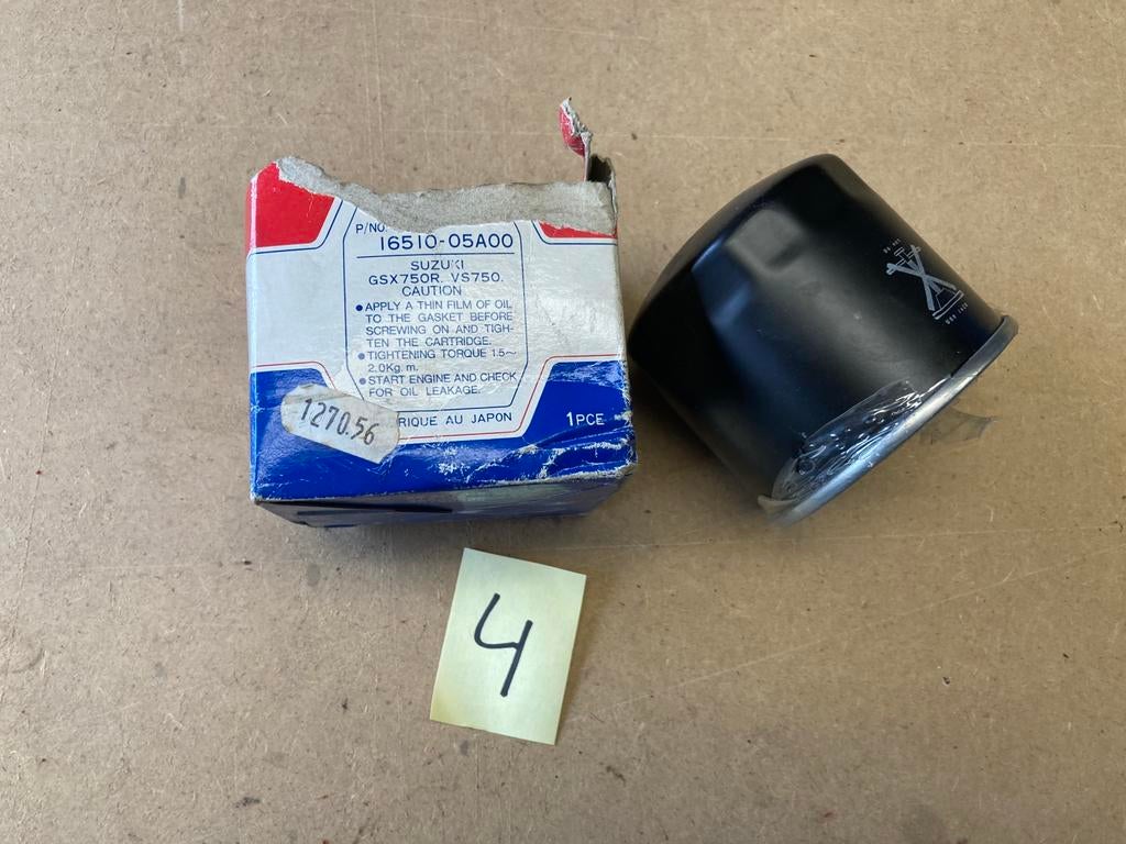 Nieuw (NOS) oliefiter SUZUKI motoren div types, Motoren, Ophalen of Verzenden
