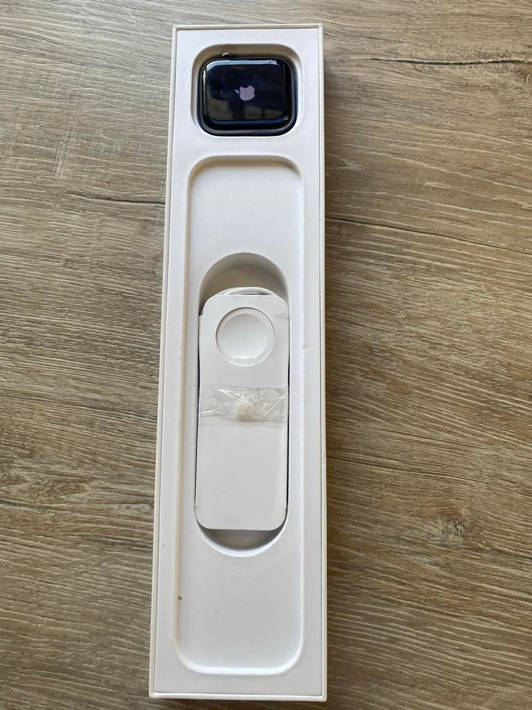 Apple Watch Series 6 GPS + Gorilla Glas incl 6 bandjes, Ophalen of Verzenden, GPS, Gebruikt, IOS