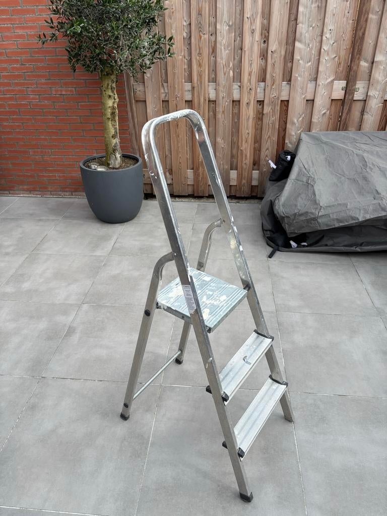 Trap met 3 treden - Goed werkend, Doe-het-zelf en Verbouw, Ladders en Trappen, Ophalen of Verzenden, Gebruikt, Trap, Minder dan 2 meter