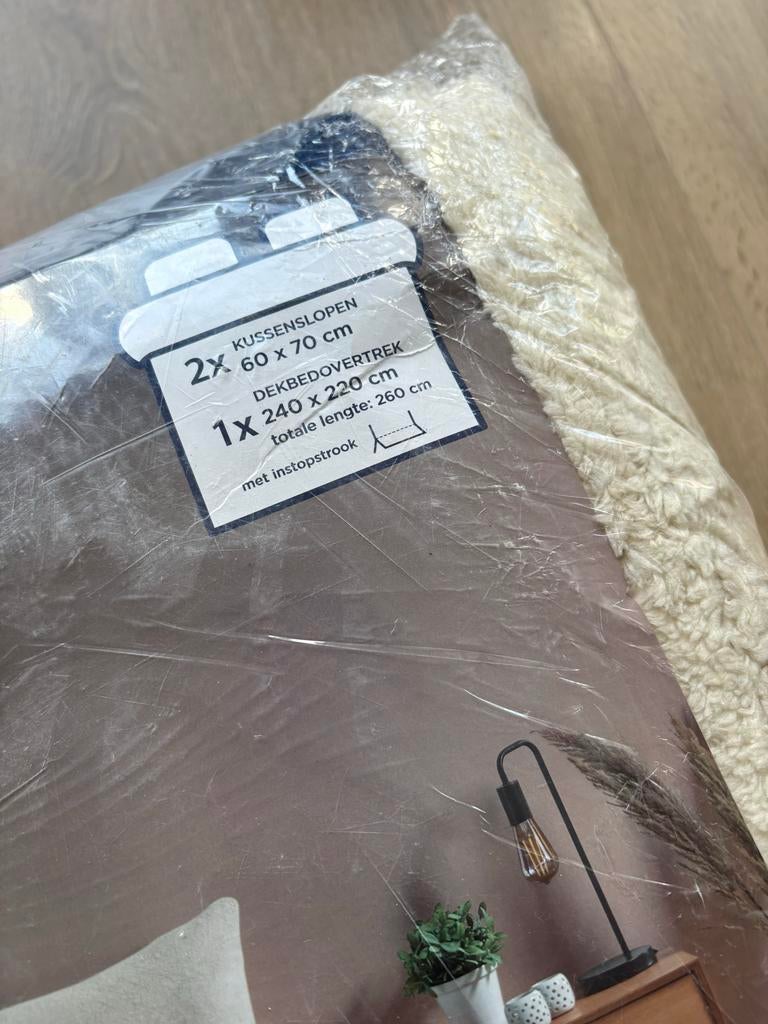 Vitesse Teddy Dekbedovertrek 240x220 cm met kussenslopen, Huis en Inrichting, Slaapkamer | Beddengoed, Beige, Dekbedovertrek, Ophalen of Verzenden