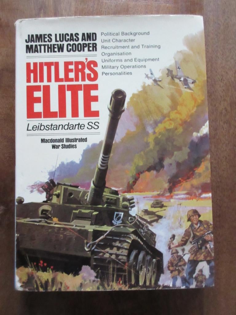 HITLERS ELITE LEIBSTANDARTE SS Training Uniforms Equipment, Ophalen of Verzenden, Tweede Wereldoorlog, Gelezen, Landmacht