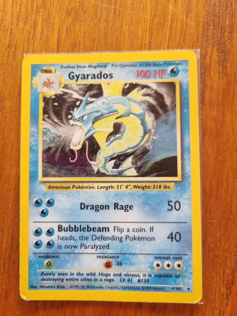 Gyarados Base set pokemon, Hobby en Vrije tijd, Verzamelkaartspellen | Pokémon, Ophalen of Verzenden, Zo goed als nieuw, Foil