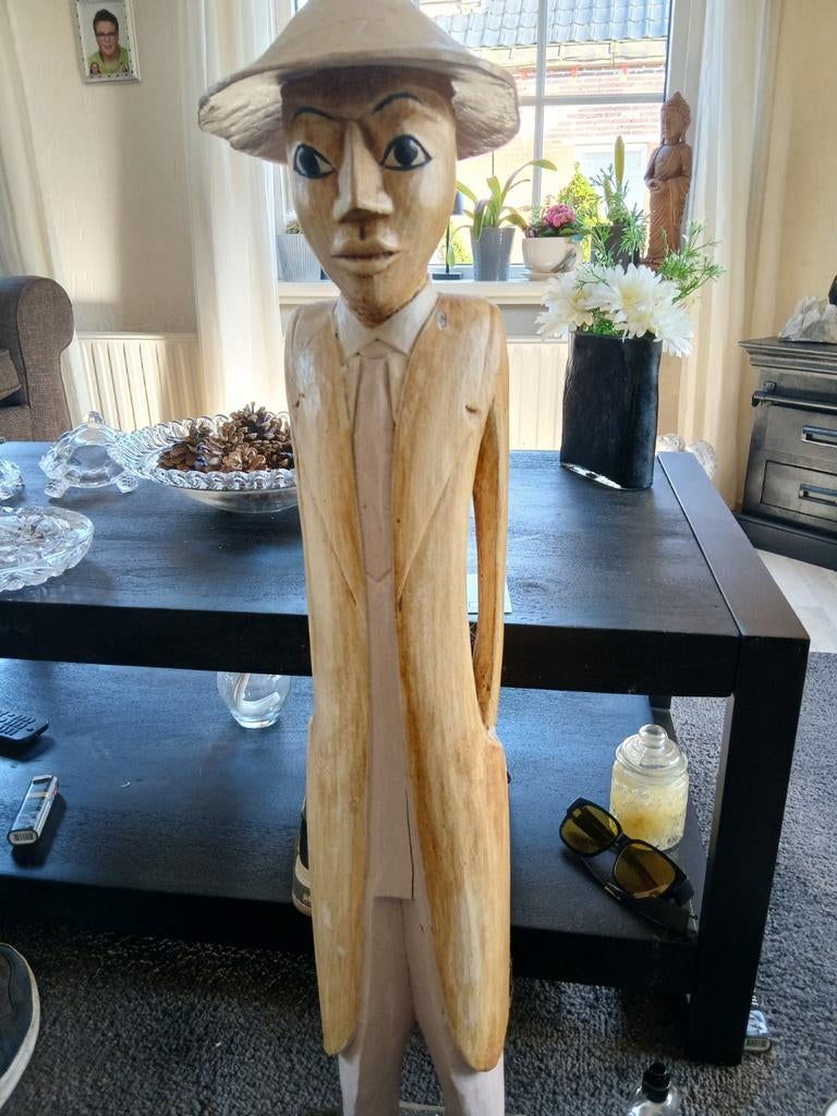 Houten sculptuur van man met hoed - Handgemaakt, Antiek en Kunst, Handgemaakt, Beeld, Hout, Bruin