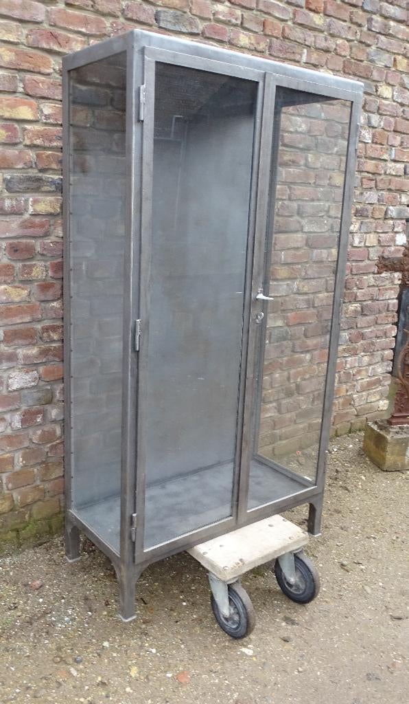 oude ijzeren vitrine vitrinekast kast uit de jaren 30, Ophalen